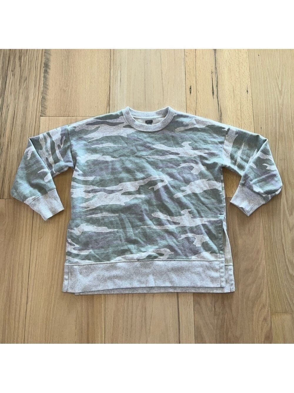 Aerie Camouflage Sweatshirt With Slits On Sides Size Small